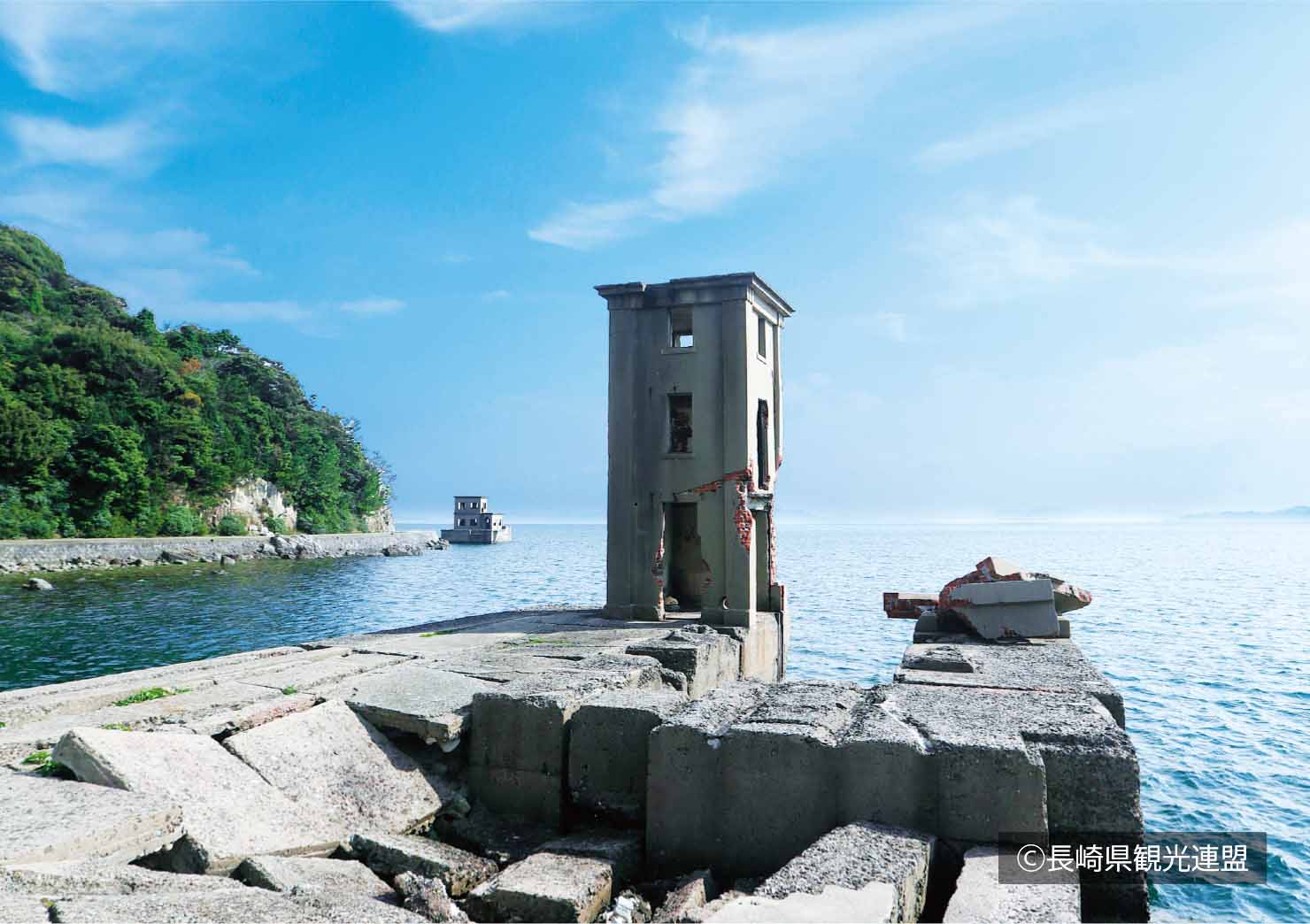 海を見つめる遺構